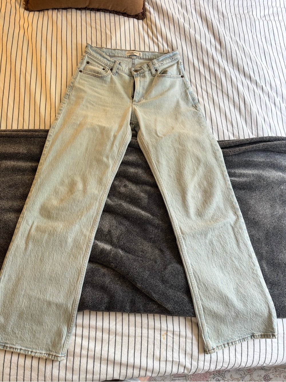 Abercrombie & Fitch low rise, baggy jeans 24 R curve love